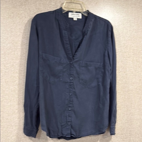 Anthropologie Cloth & Stone Deep Blue V-Neck Shirt size Medium - Picture 1 of 9